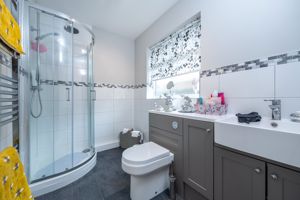 Newly appointed shower room- click for photo gallery